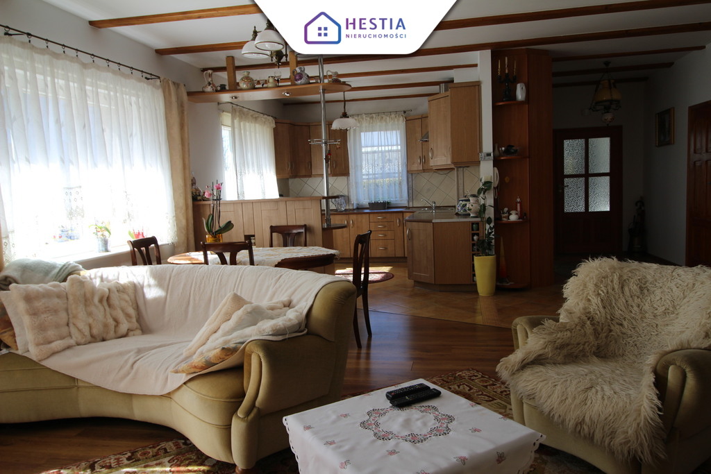 Przestronny dom z ogromnym potencjałem (4)