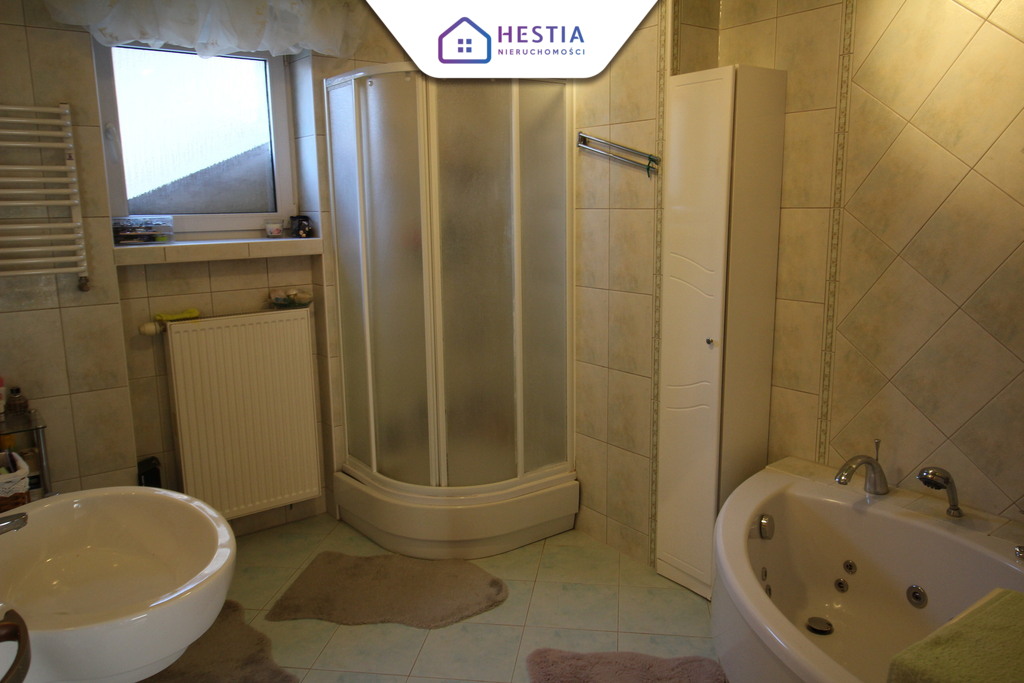 Przestronny dom z ogromnym potencjałem (11)