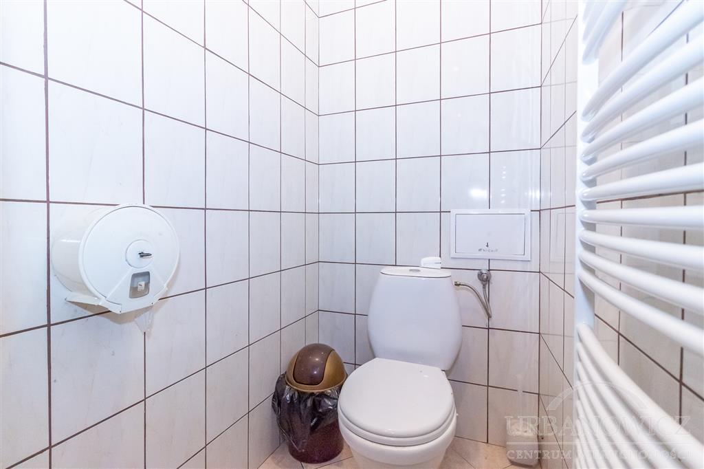 Lokal użytkowy, parter przy ul. Modrzejewskiej. (11)