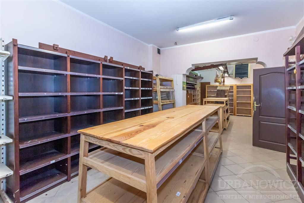 Lokal użytkowy, parter przy ul. Modrzejewskiej. (7)