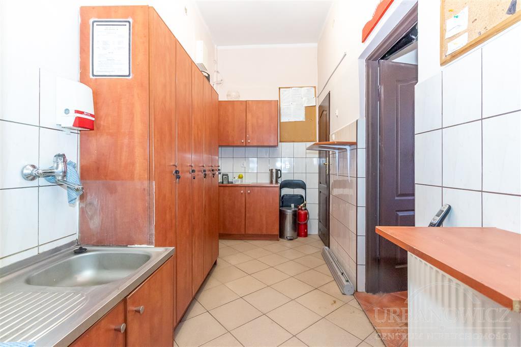 Lokal użytkowy, parter przy ul. Modrzejewskiej. (8)