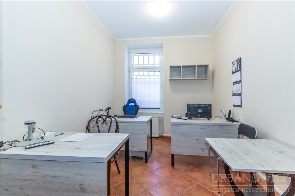 Lokal użytkowy, parter przy ul. Modrzejewskiej. (9)