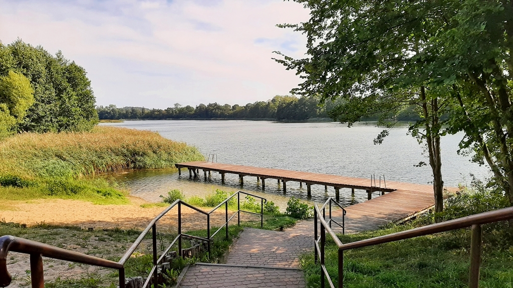 Ładna, niedroga działka nad jeziorem (1)