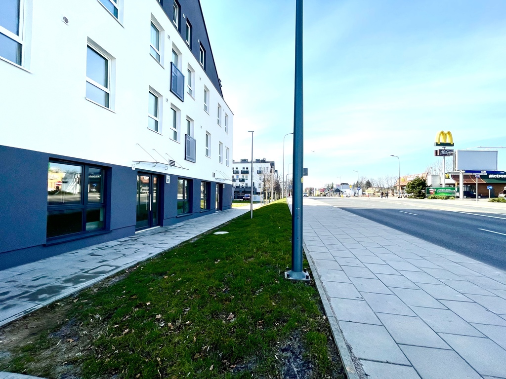 Przestronny lokal przy McDonalds - Szczecińska (2)