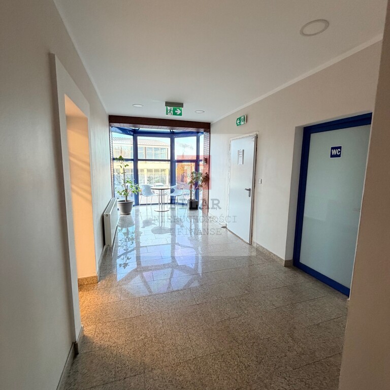 Obiekt -1 ha działki(2400m2 magazyny+770m2 biur) (8)