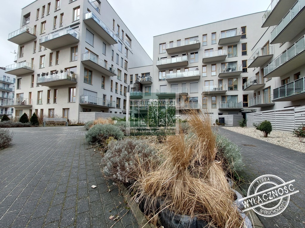 Dwa pokoje z ogródkiem i komórką lok. (16)