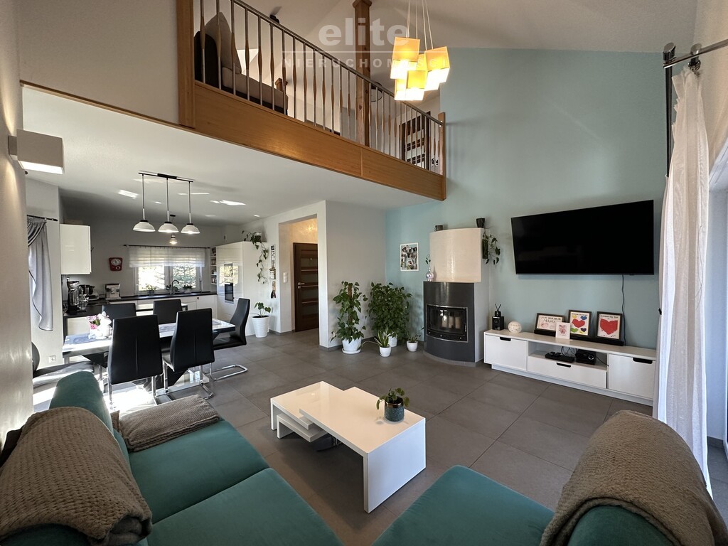 Stara Rudnica dom z antresolą piwnicą i garażem (2)