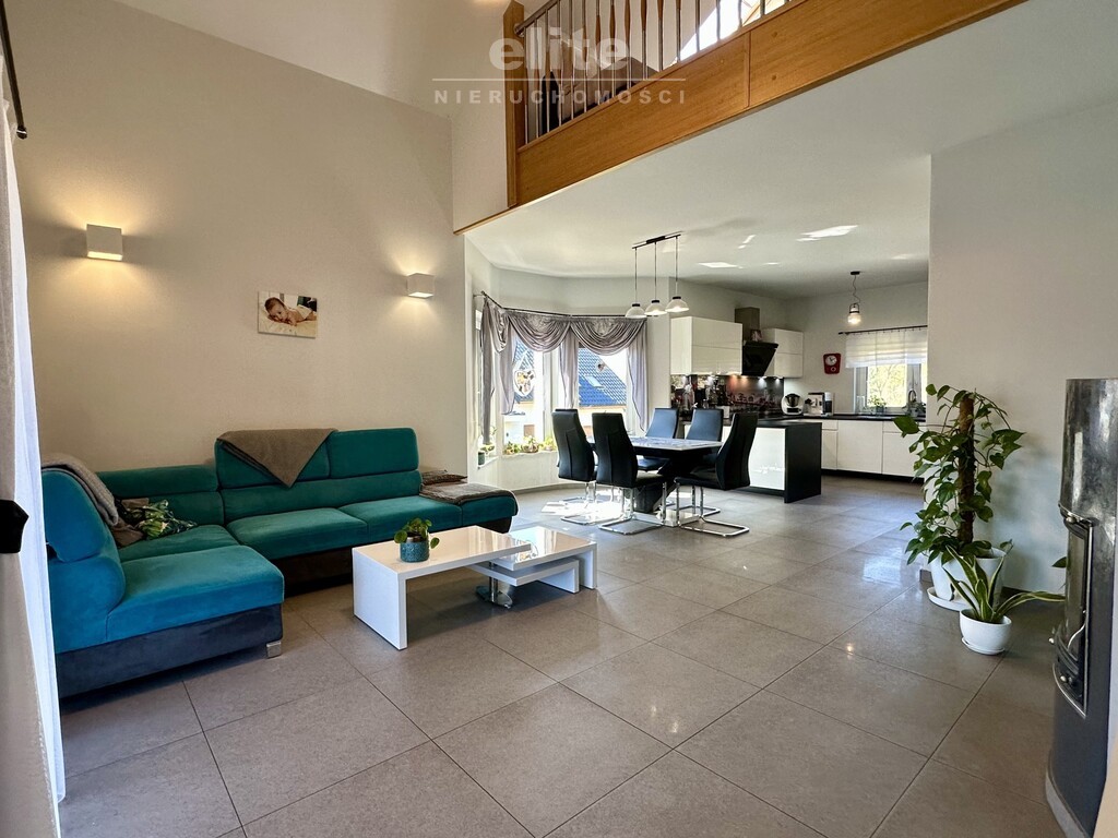 Stara Rudnica dom z antresolą piwnicą i garażem (3)