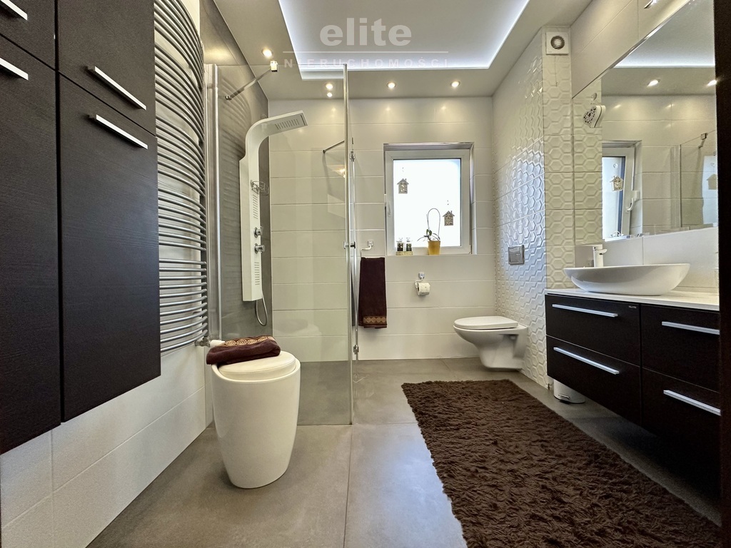 Stara Rudnica dom z antresolą piwnicą i garażem (9)