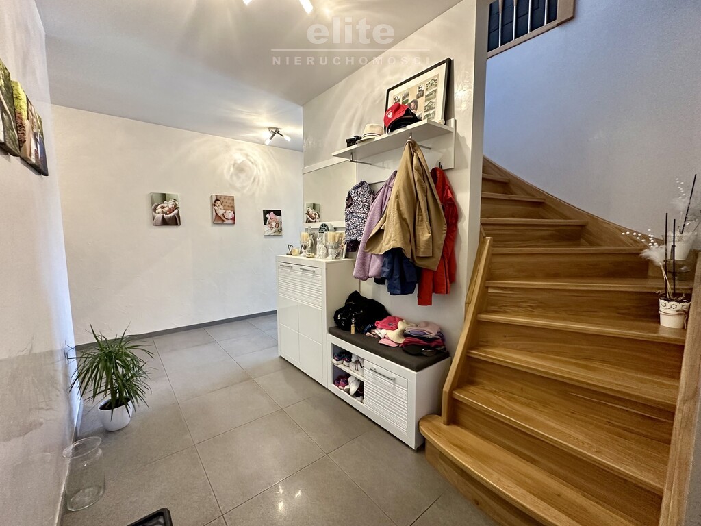 Stara Rudnica dom z antresolą piwnicą i garażem (11)