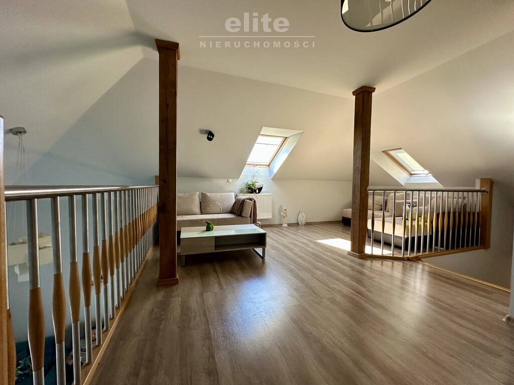 Stara Rudnica dom z antresolą piwnicą i garażem (12)