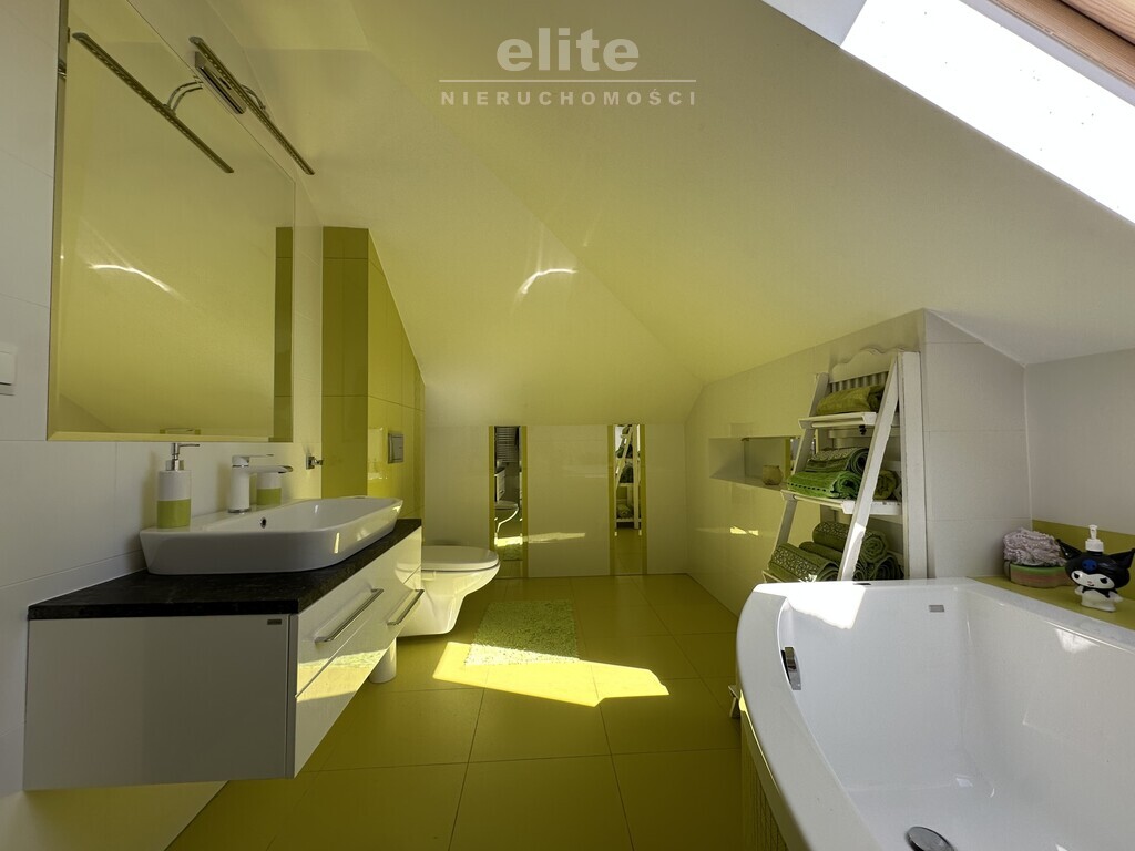 Stara Rudnica dom z antresolą piwnicą i garażem (17)