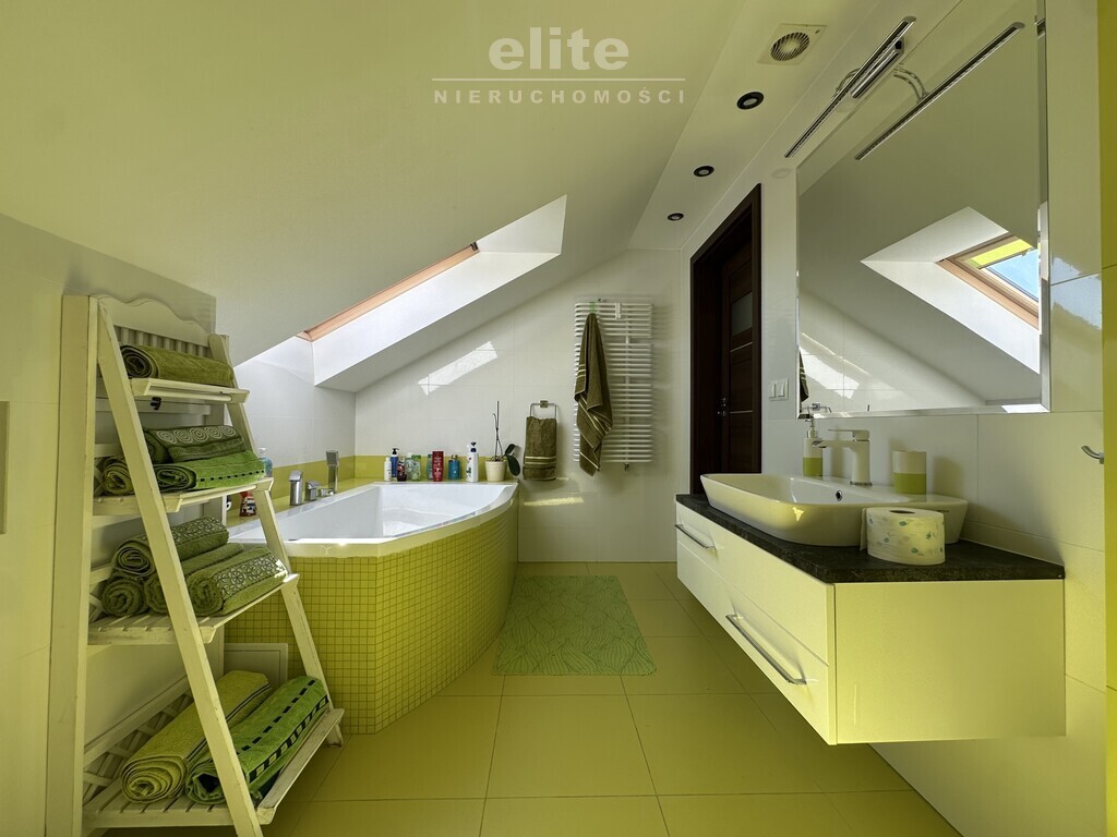 Stara Rudnica dom z antresolą piwnicą i garażem (14)