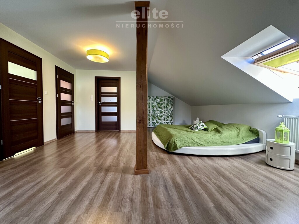 Stara Rudnica dom z antresolą piwnicą i garażem (13)