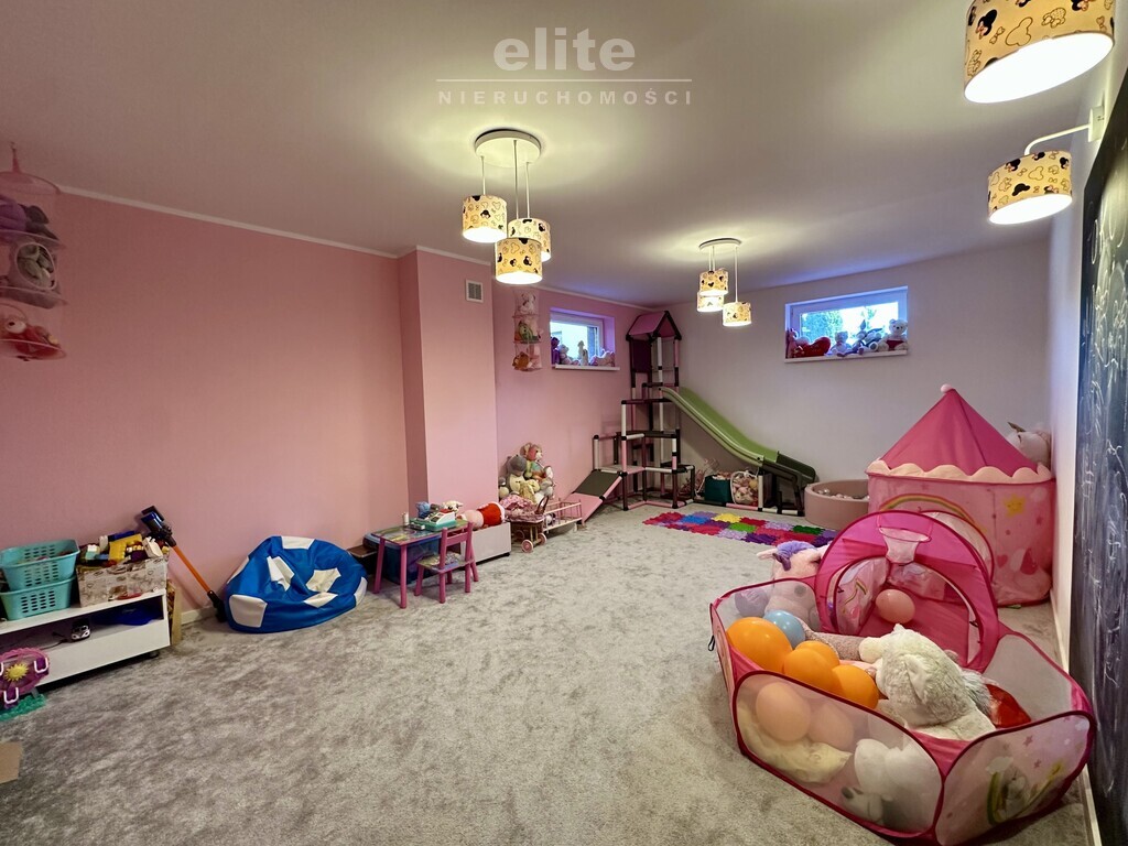 Stara Rudnica dom z antresolą piwnicą i garażem (22)