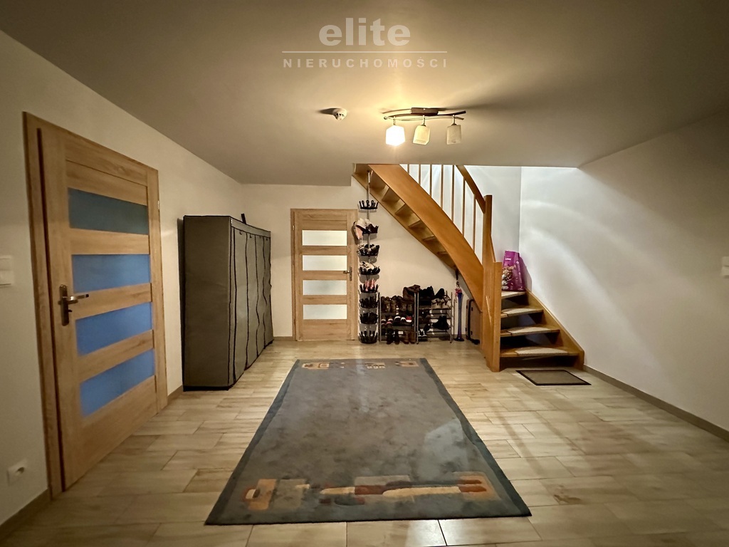 Stara Rudnica dom z antresolą piwnicą i garażem (20)