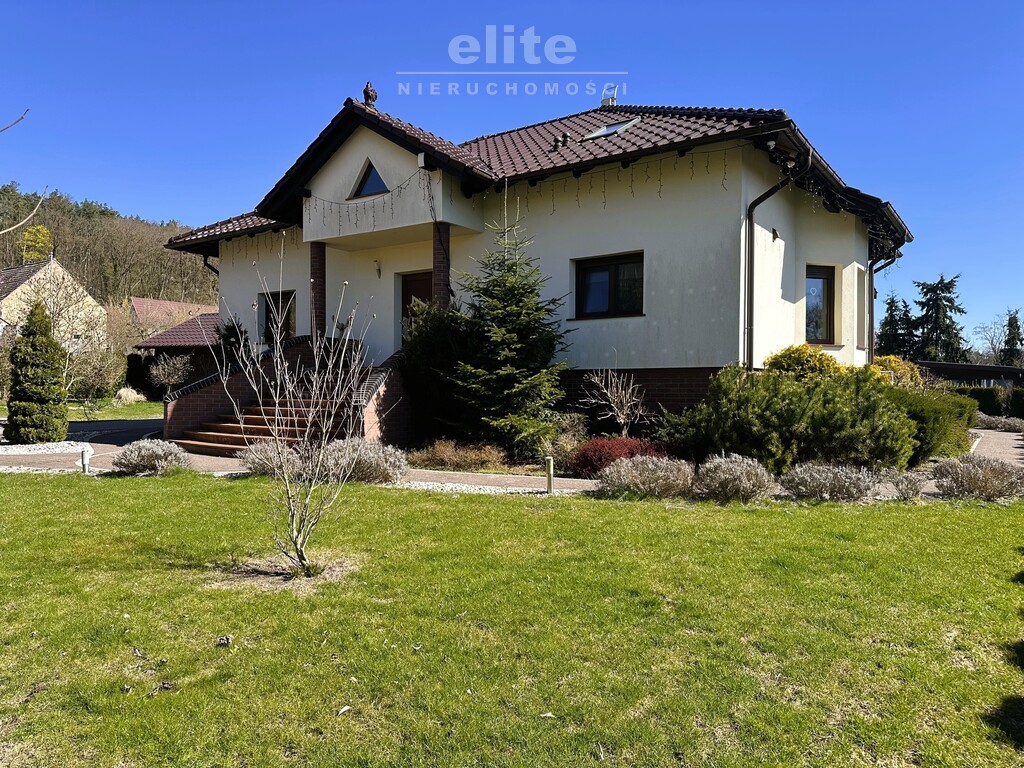 Stara Rudnica dom z antresolą piwnicą i garażem (1)