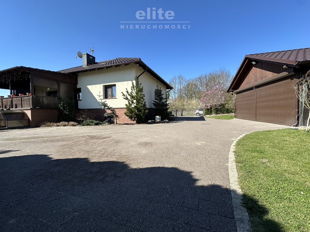 Stara Rudnica dom z antresolą piwnicą i garażem (15)