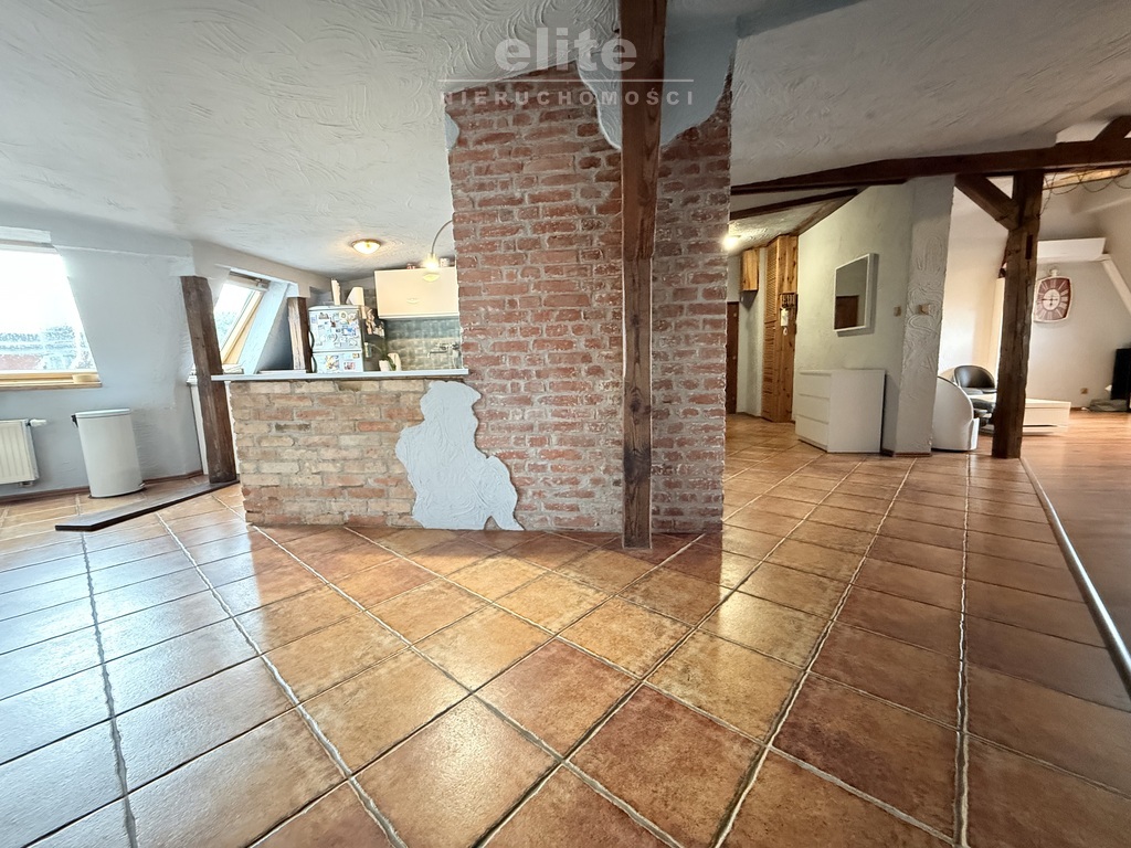 Centrum 3 pok + taras 10m2, piwnica (16)