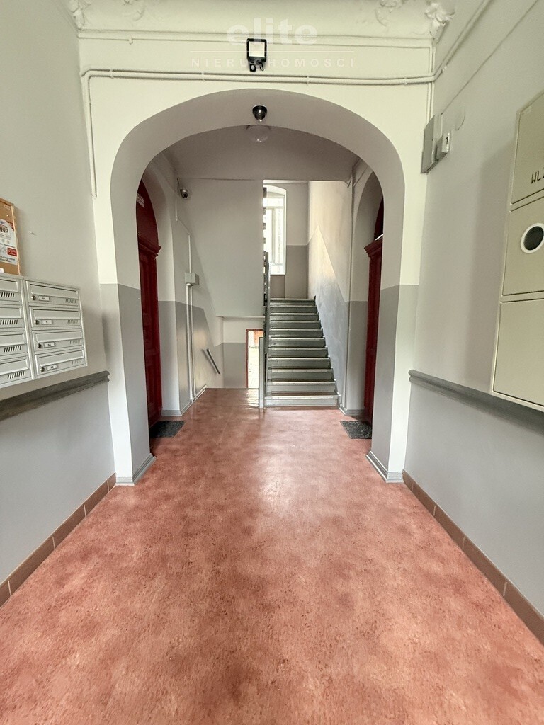 Centrum 3 pok + taras 10m2, piwnica (18)