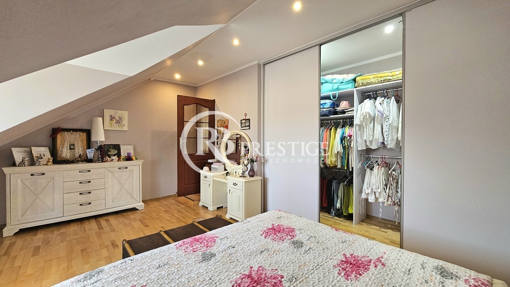 Dom z lokalem usł. pośród zieleni i ciszy. (4)