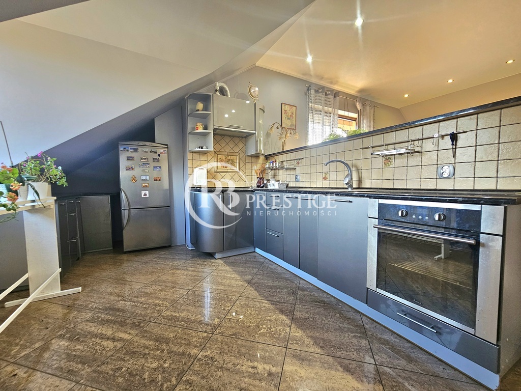 Dom z lokalem usł. pośród zieleni i ciszy. (7)