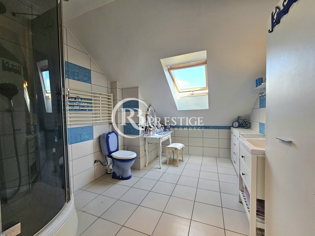 Dom z lokalem usł. pośród zieleni i ciszy. (8)