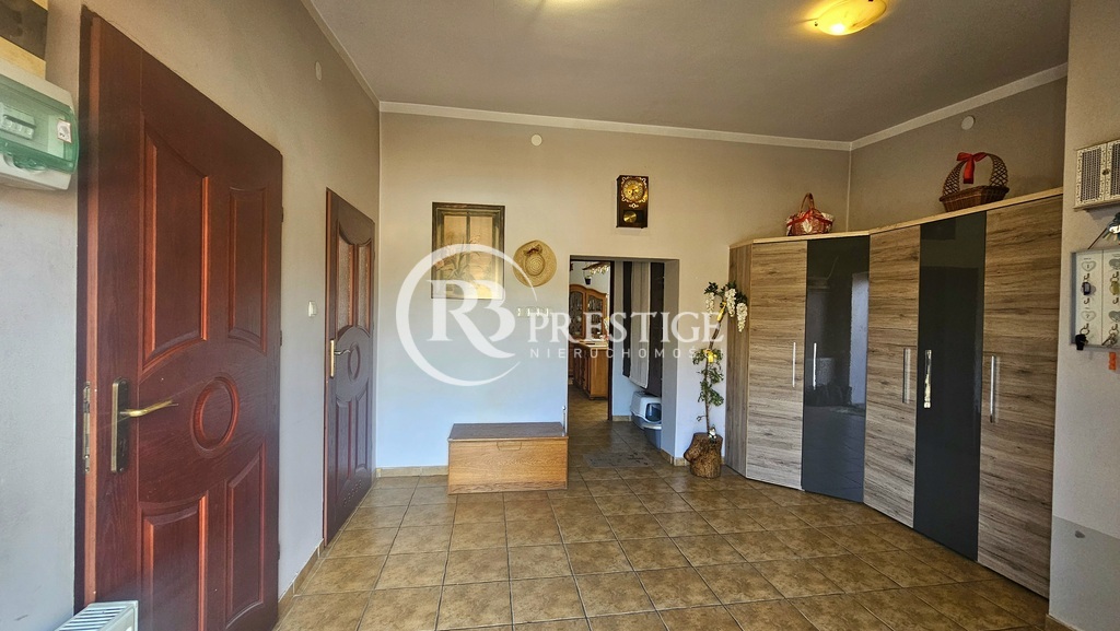 Dom z lokalem usł. pośród zieleni i ciszy. (11)