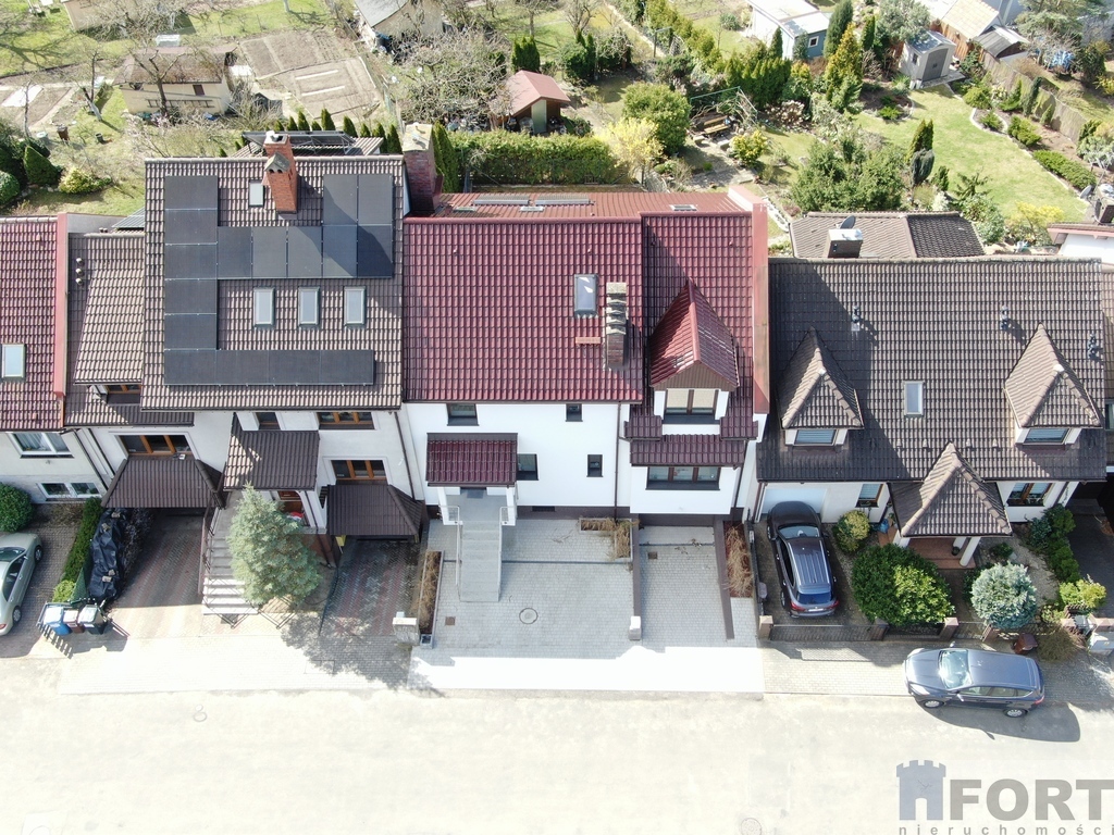 Komfortowy duży dom w doskonałej lokalizacji (1)