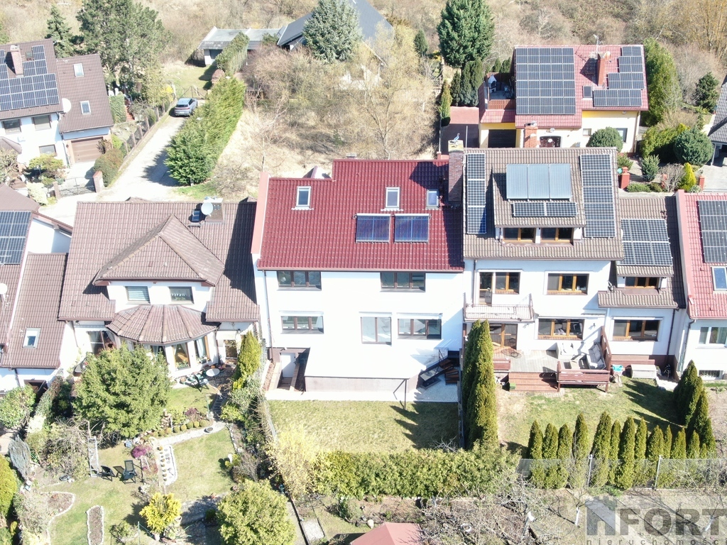 Komfortowy duży dom w doskonałej lokalizacji (8)