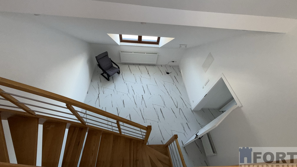 Komfortowy duży dom w doskonałej lokalizacji (14)