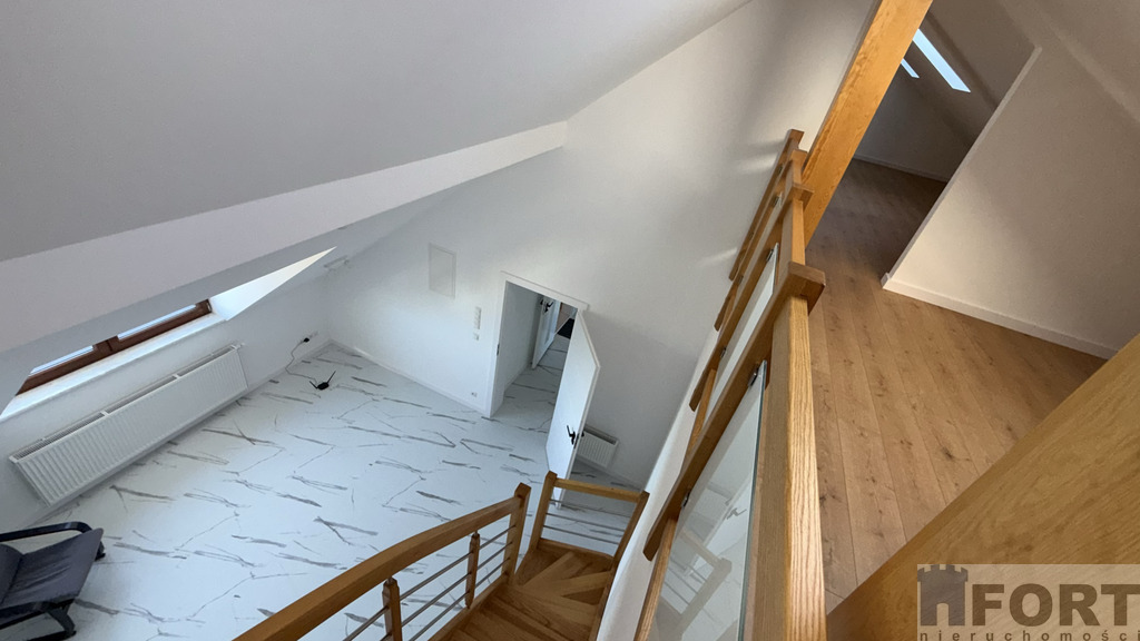 Komfortowy duży dom w doskonałej lokalizacji (21)