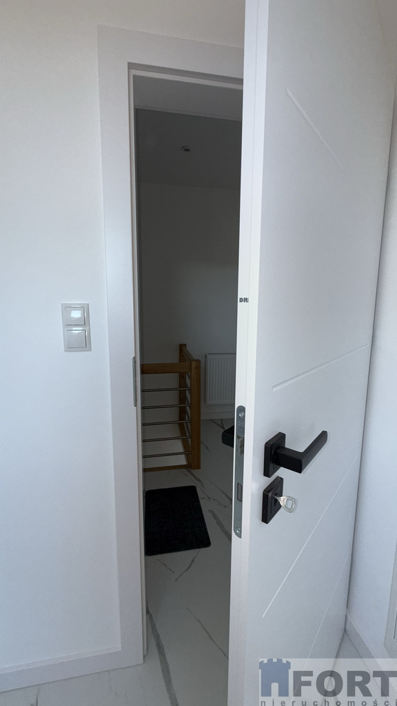 Komfortowy duży dom w doskonałej lokalizacji (22)