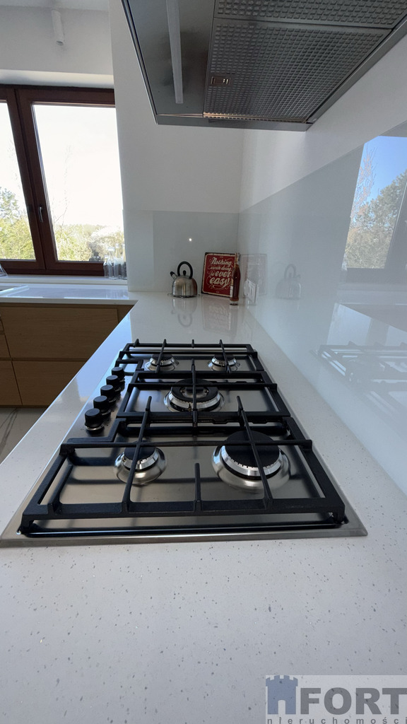 Komfortowy duży dom w doskonałej lokalizacji (7)