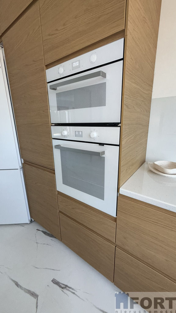 Komfortowy duży dom w doskonałej lokalizacji (25)