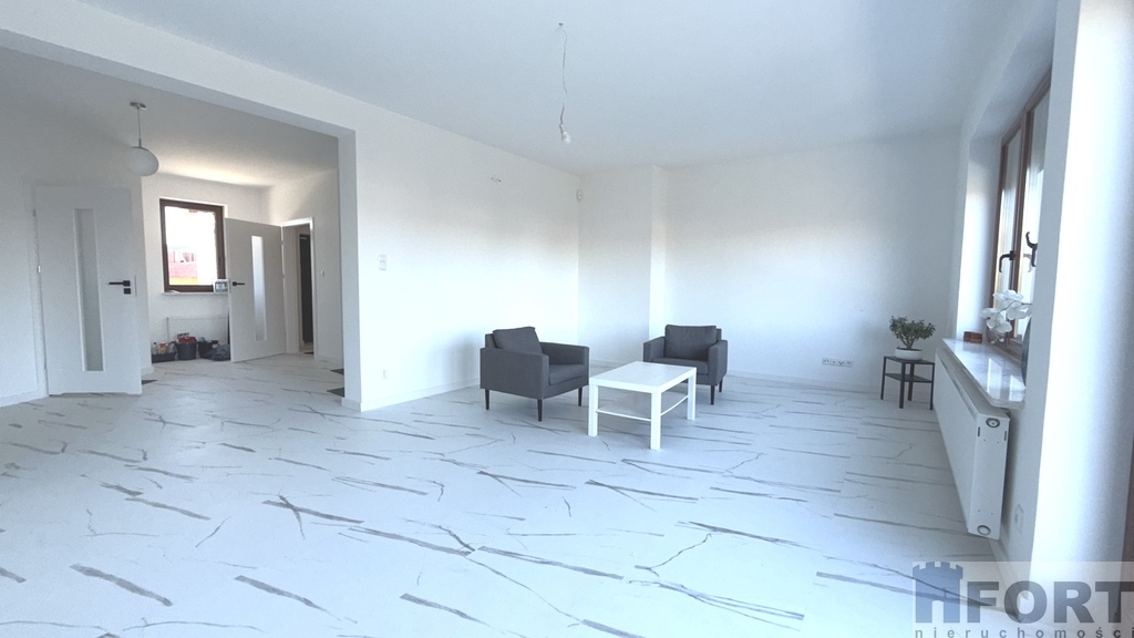 Komfortowy duży dom w doskonałej lokalizacji (3)