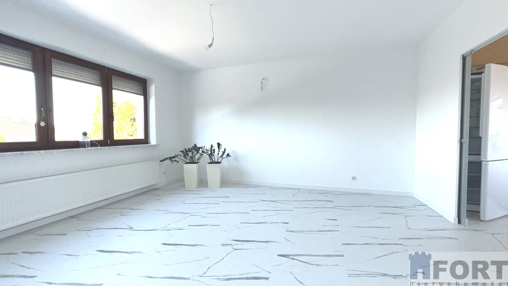 Komfortowy duży dom w doskonałej lokalizacji (4)