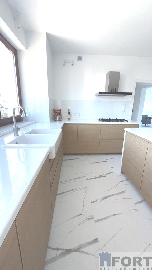 Komfortowy duży dom w doskonałej lokalizacji (5)