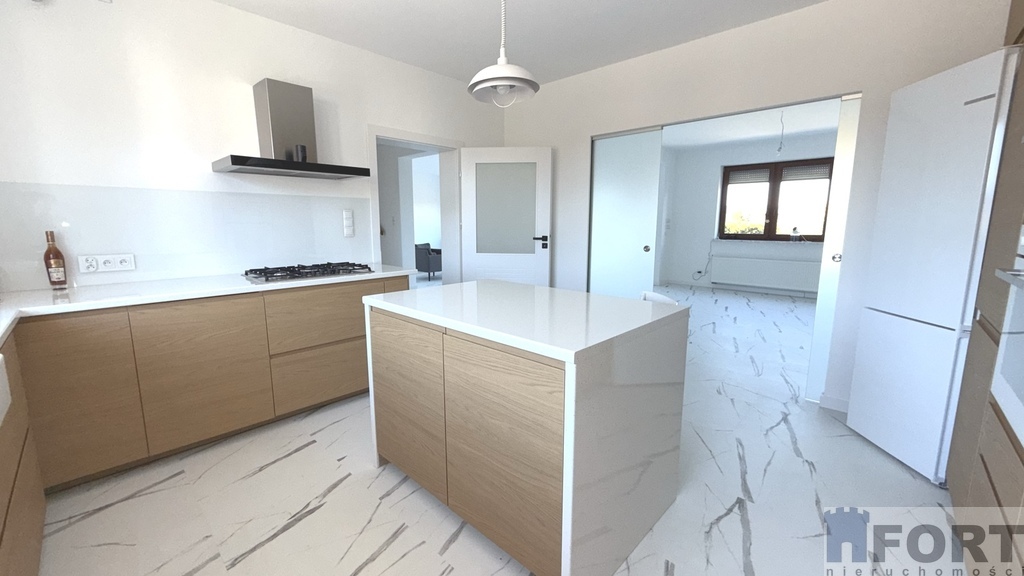 Komfortowy duży dom w doskonałej lokalizacji (6)