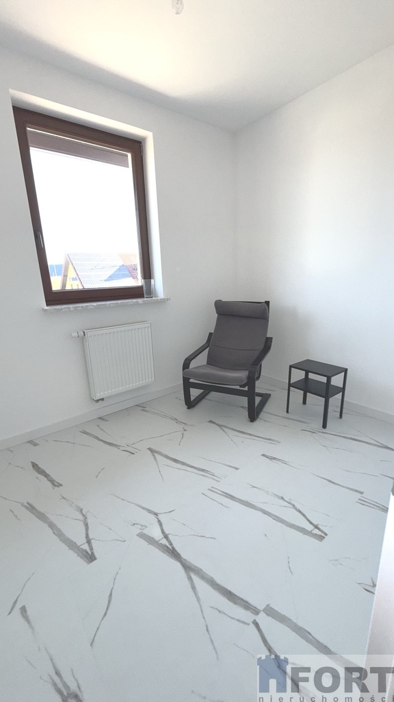 Komfortowy duży dom w doskonałej lokalizacji (24)