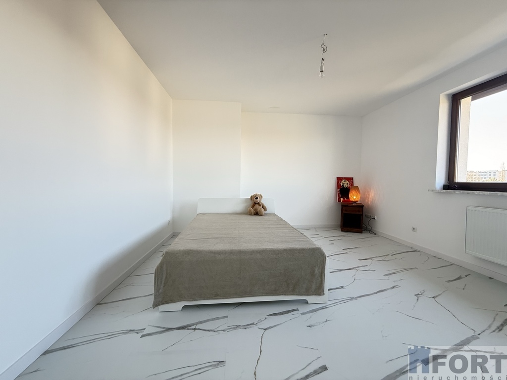 Komfortowy duży dom w doskonałej lokalizacji (19)