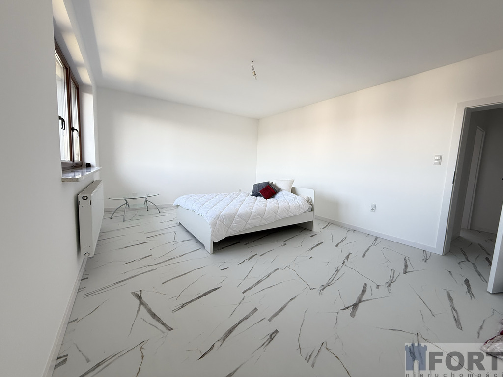 Komfortowy duży dom w doskonałej lokalizacji (12)