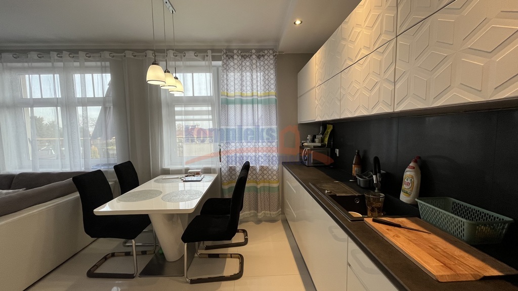 Do wynajęcia 3 pok. taras 22m2 , balkon , garaż. (4)