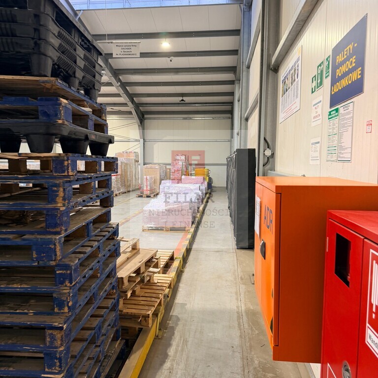 Obiekt -1 ha działki(2400m2 magazyny+770m2 biur) (3)