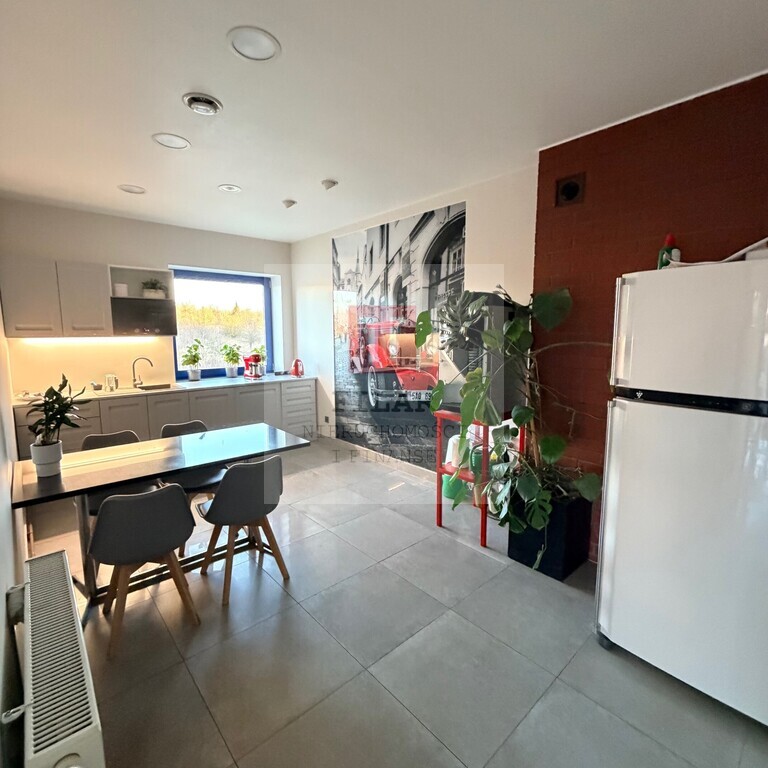 Obiekt -1 ha działki(2400m2 magazyny+770m2 biur) (6)