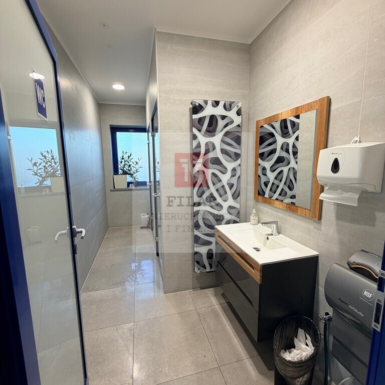 Obiekt -1 ha działki(2400m2 magazyny+770m2 biur) (7)