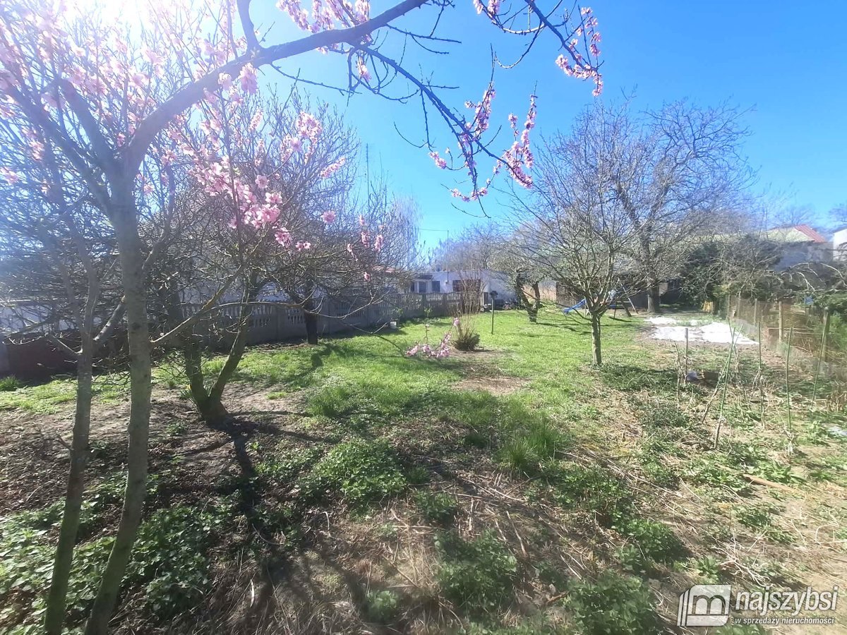 Nowogard - dom+mieszkanie+garaż - działka 1064m2 (1)