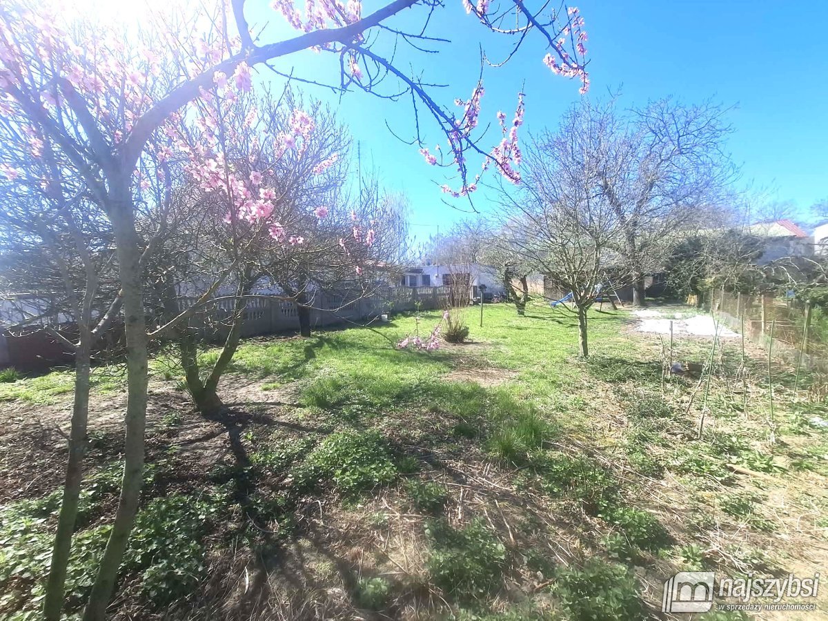 Nowogard - dom+mieszkanie+garaż - działka 1064m2 (24)