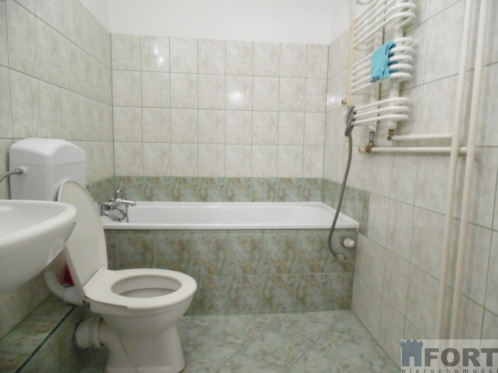 Duża kawalerka z balkonem (3)