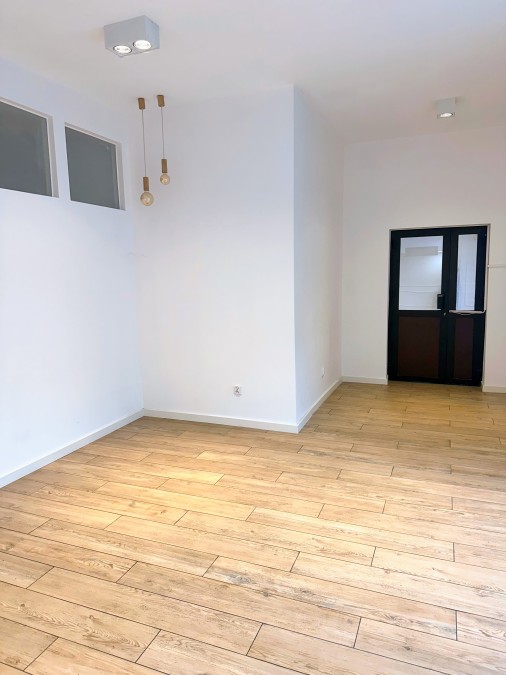 PRZESTRONNY LOKAL POD KAŻDĄ DZIAŁALNOŚĆ (5)